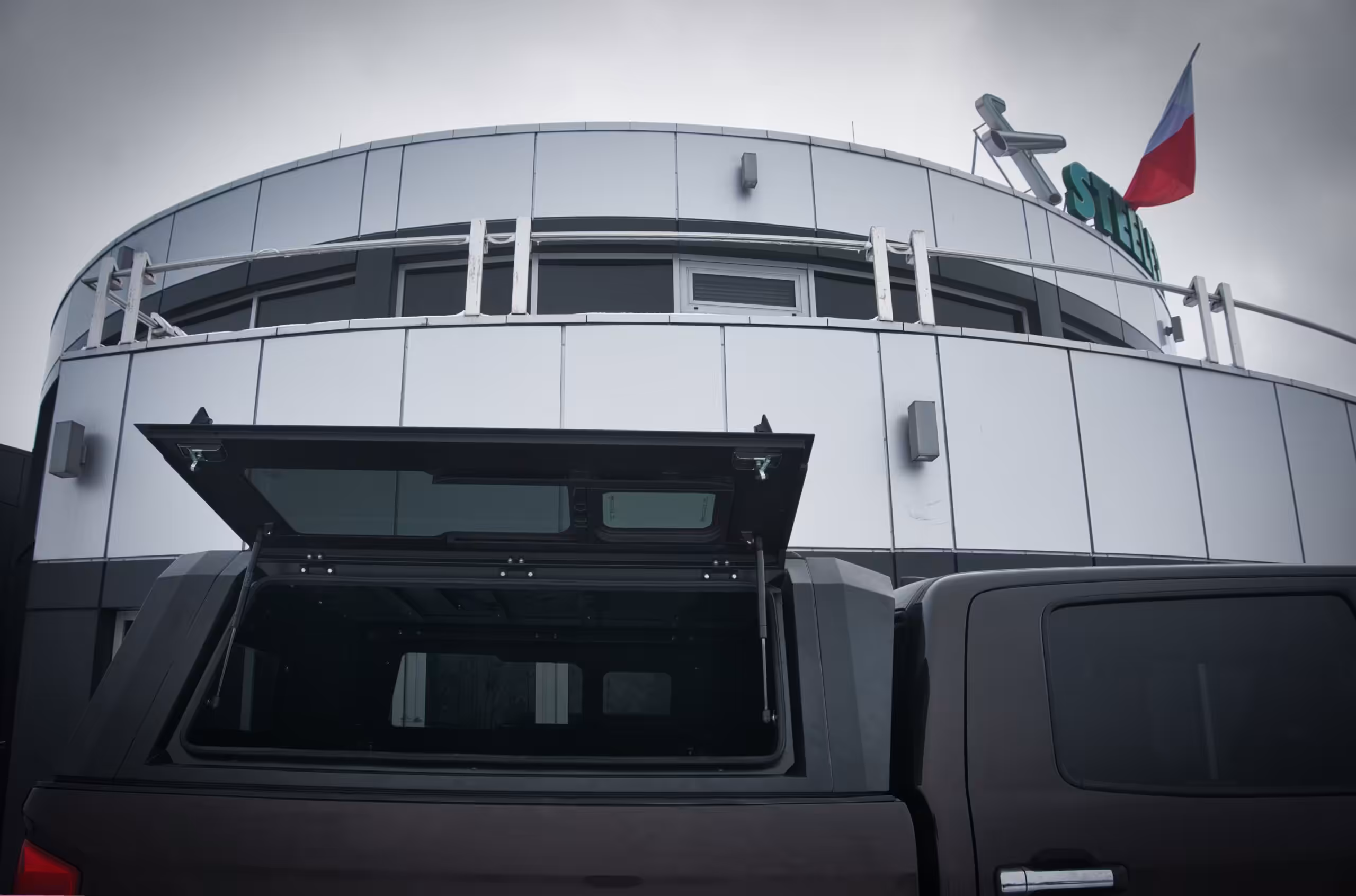 Zabudowa RSI Smartcap Evo Sport EV1300-MB - Toyota Tundra (2007 -) - obrazek 9