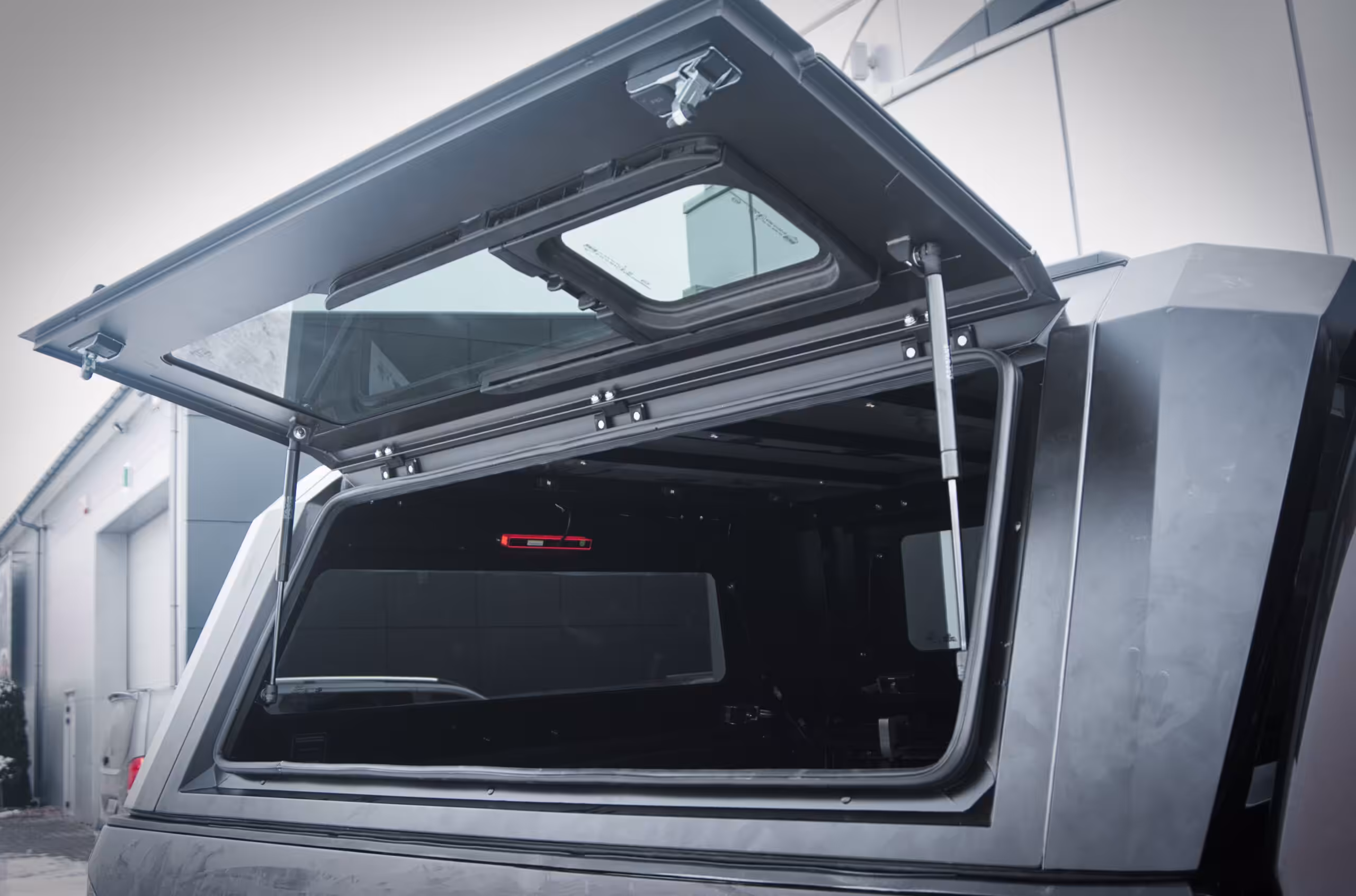 Zabudowa RSI Smartcap Evo Sport EV1001-MB -RAM 1500 6,4 ft (2019 -) - obrazek 10